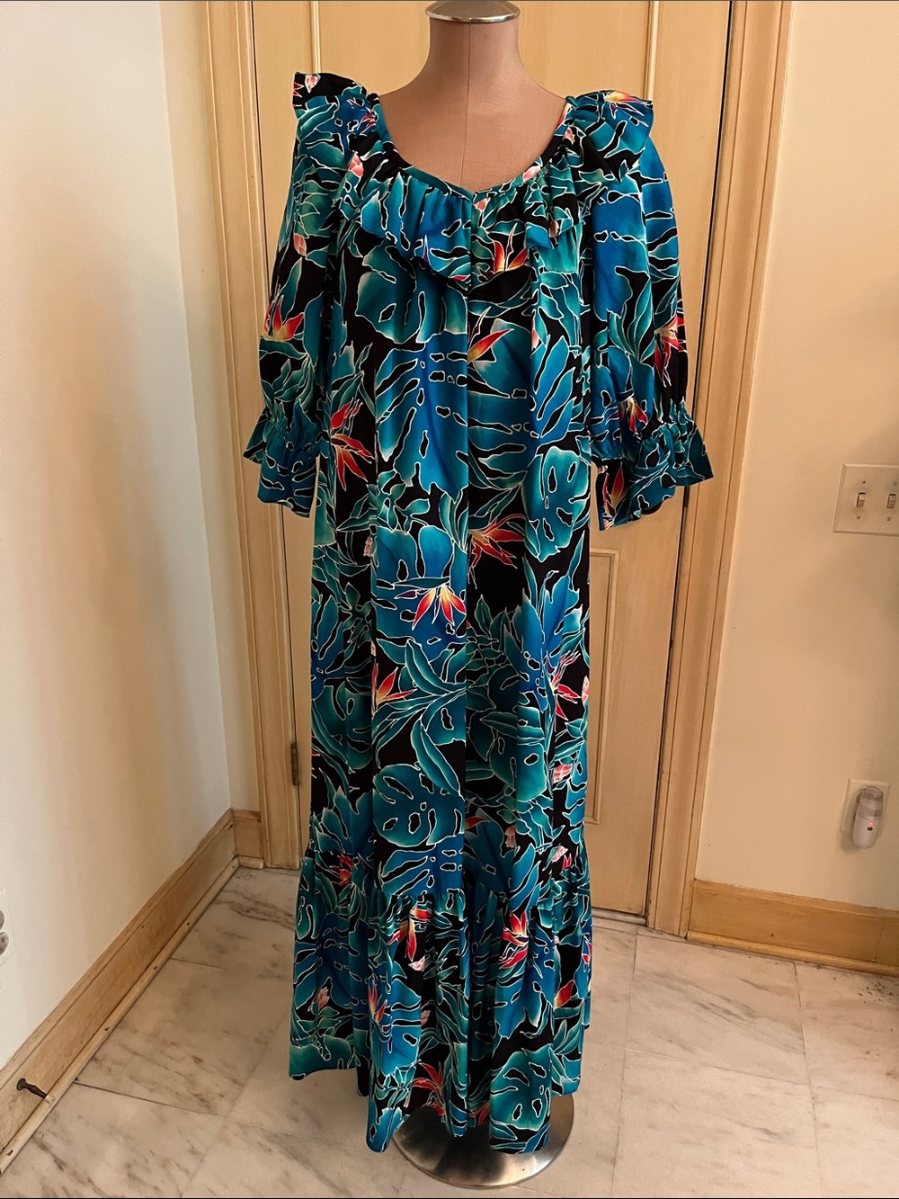 HILO HATTIE VTG Hawaiian Tropical Party 100% Cotton Blue Floral Ruffle Maxi SZ M